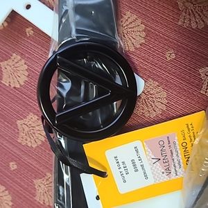 BRAND NEW: Mario Valentino black genuine leather belt. Size: medium.